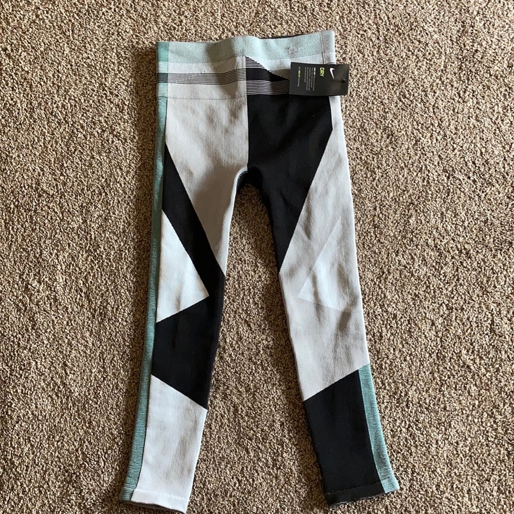 Nike sculpt lux leggings size small